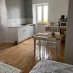 Dans Ferme En Renovation 아파트 *
