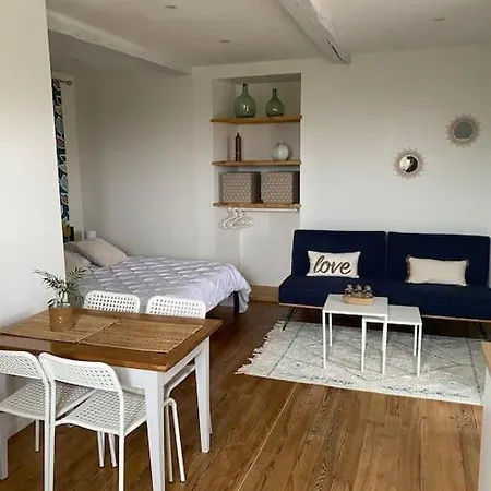 Dans Ferme En Renovation 아파트 *